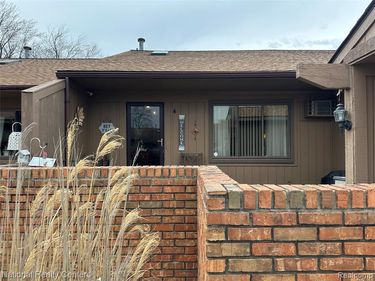 25447 Concord Lane, South Lyon, MI 48178