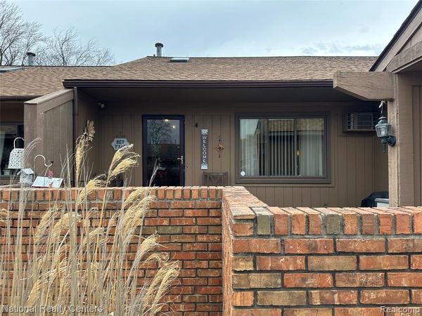 25447 Concord Lane, South Lyon, MI 48178