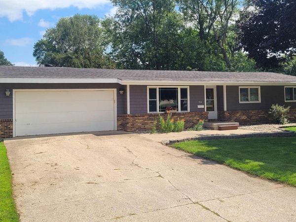 160 N 6th Ave E, Hartley, IA 51346