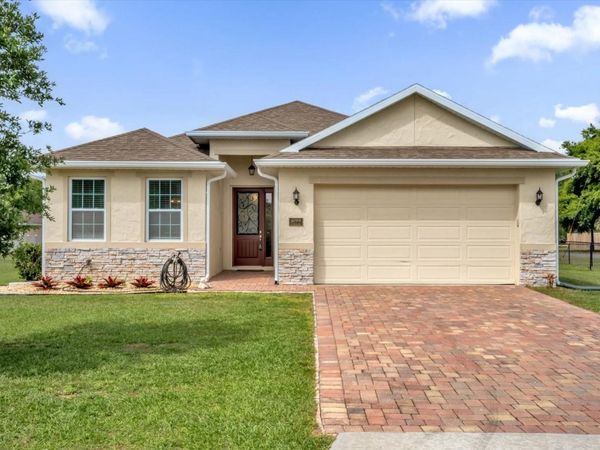 699 S DIXIE DRIVE , HOWEY IN THE HILLS, FL 34737