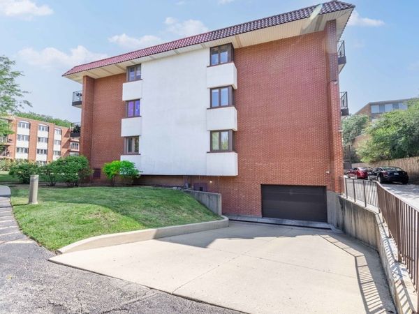 2046 Saint Johns Avenue , Unit 3E, Highland Park, IL 60035