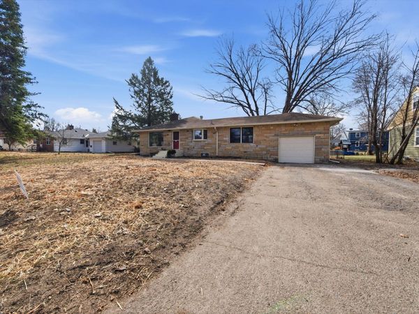 1446 Shryer Avenue W, Roseville, MN 55113