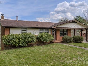 8 Summit Drive, Arden, NC 28704