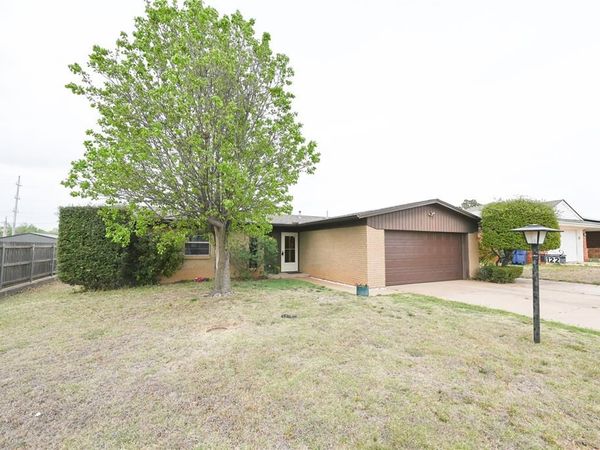 122 Ruskin Place, Chickasha, OK 73018