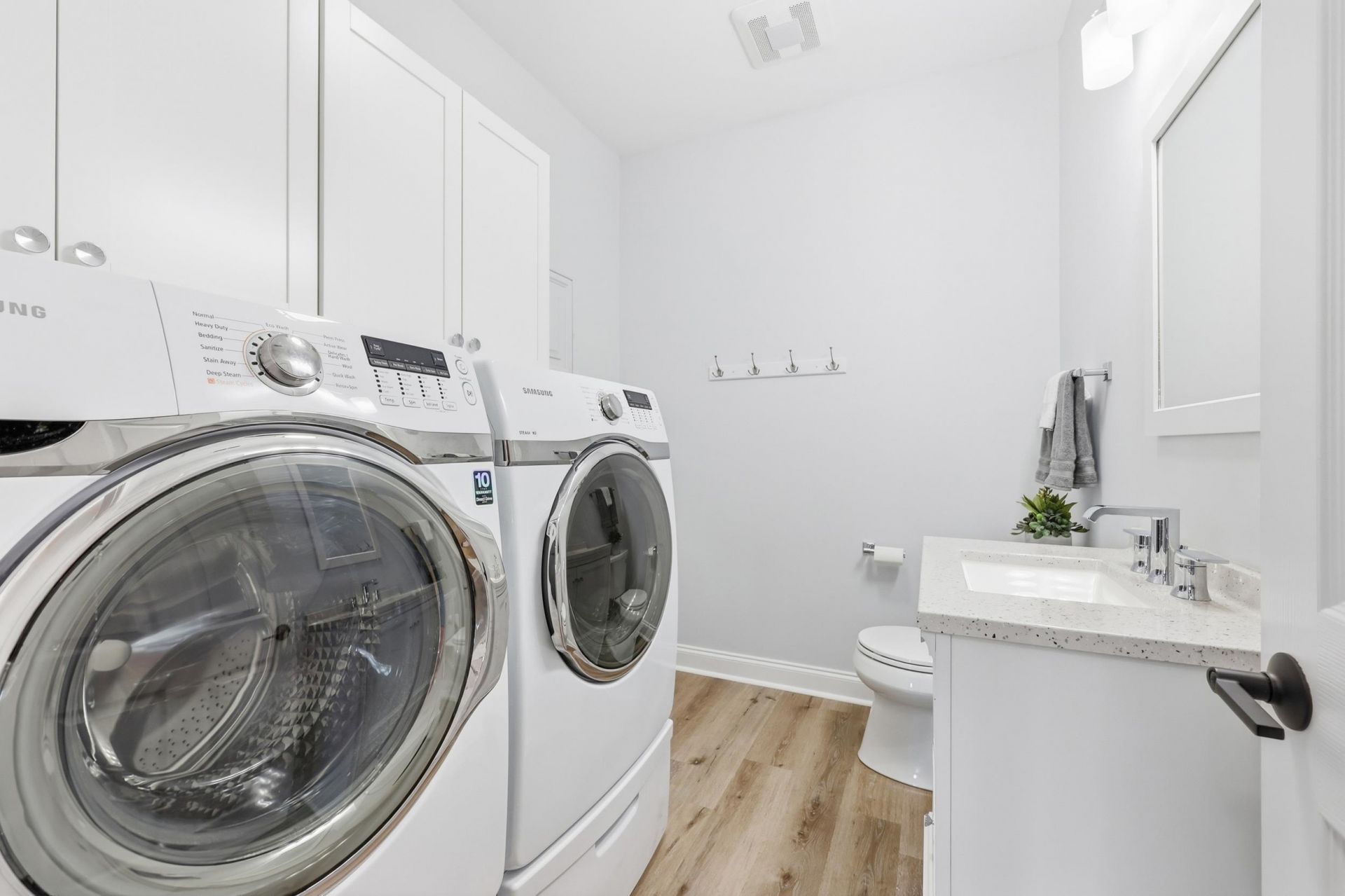 517 Sea Island Way Photo 23