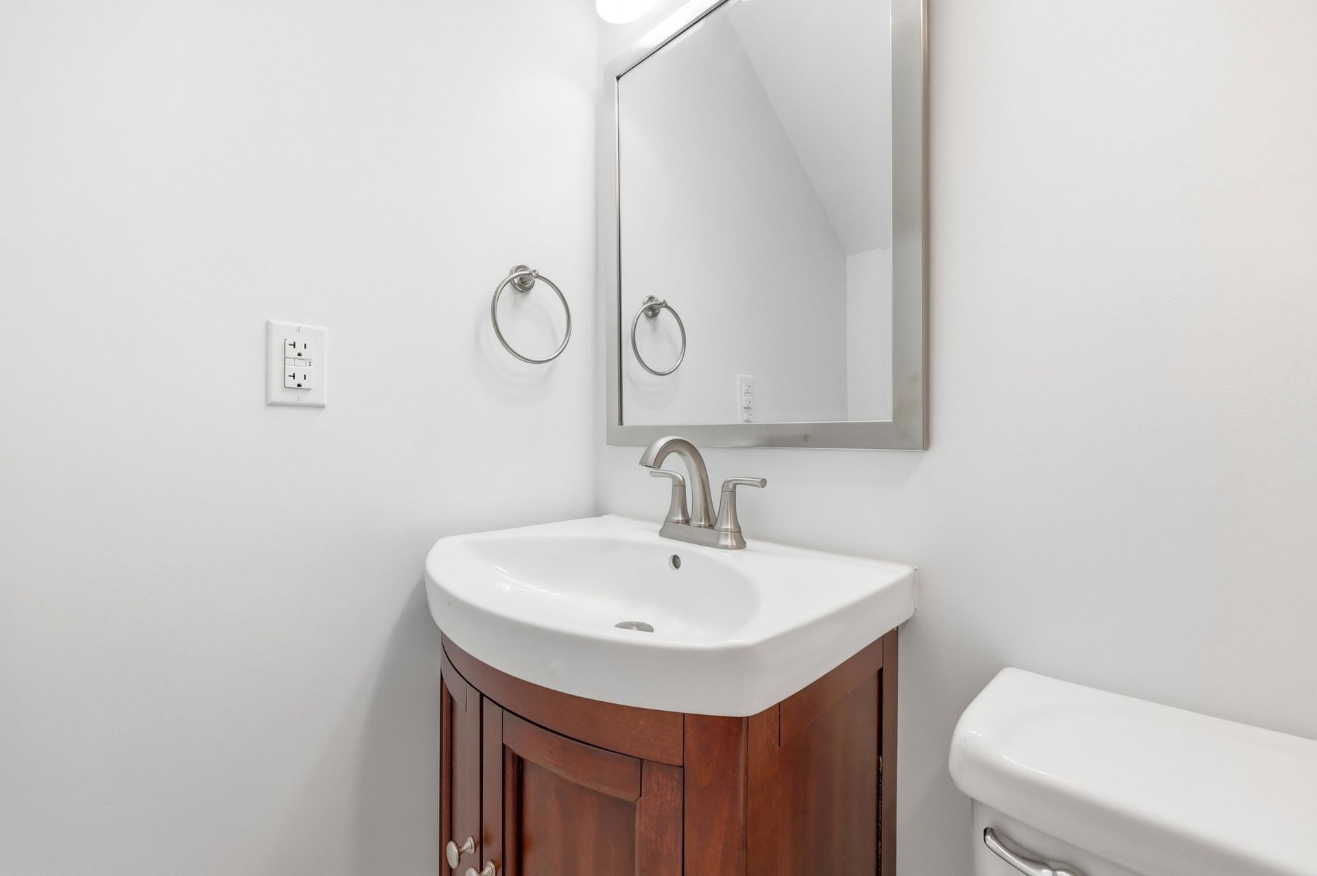 517 Sea Island Way Photo 32