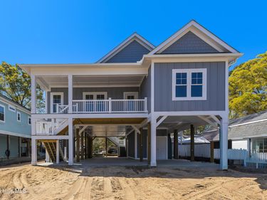 125 NW 19th Street , Oak Island, NC 28465