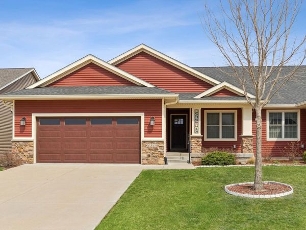 1318 4th Street , Dewitt, IA 52742