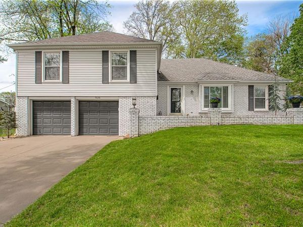 7626 canterbury Drive, Prairie Village, KS 66208