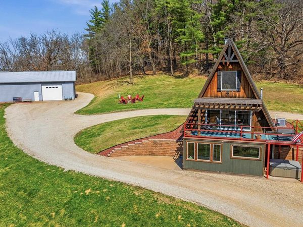 14847 Lost Canyon Road, Peosta, IA 52068