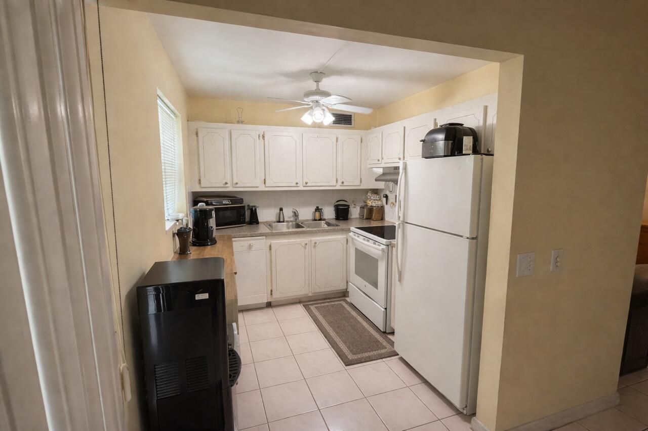 49 Hastings, Unit D, West Palm Beach, FL 33417 Photo