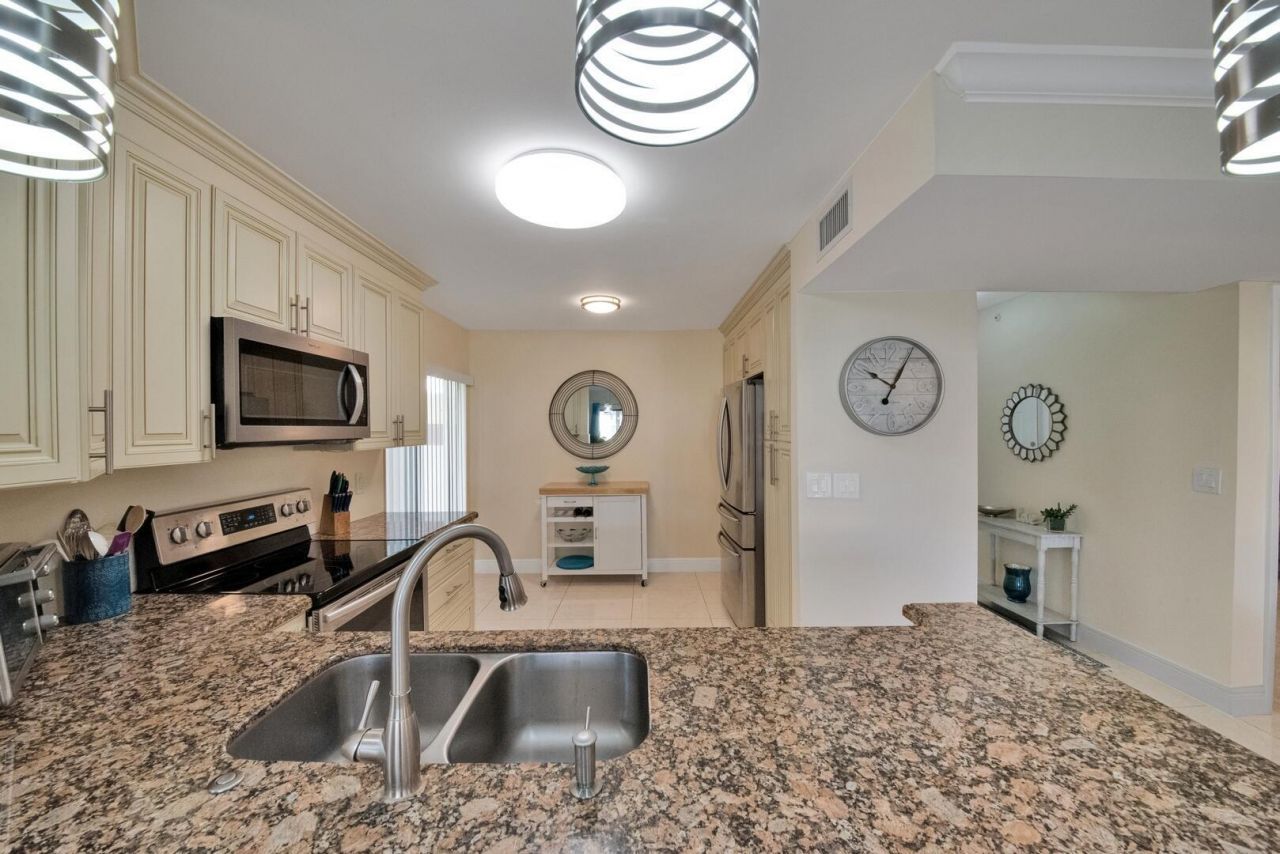 10223 N Circle Lake Drive, Unit 102, Boynton Beach, FL 33437 Photo