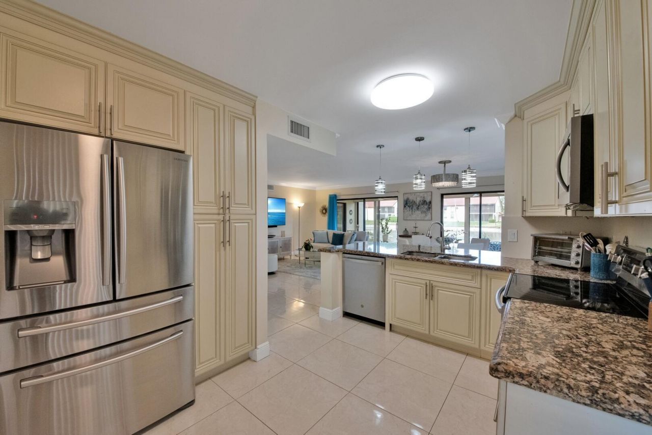 10223 N Circle Lake Drive, Unit 102, Boynton Beach, FL 33437 Photo