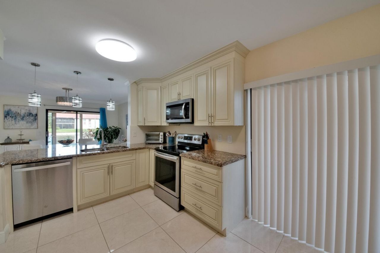 10223 N Circle Lake Drive, Unit 102, Boynton Beach, FL 33437 Photo