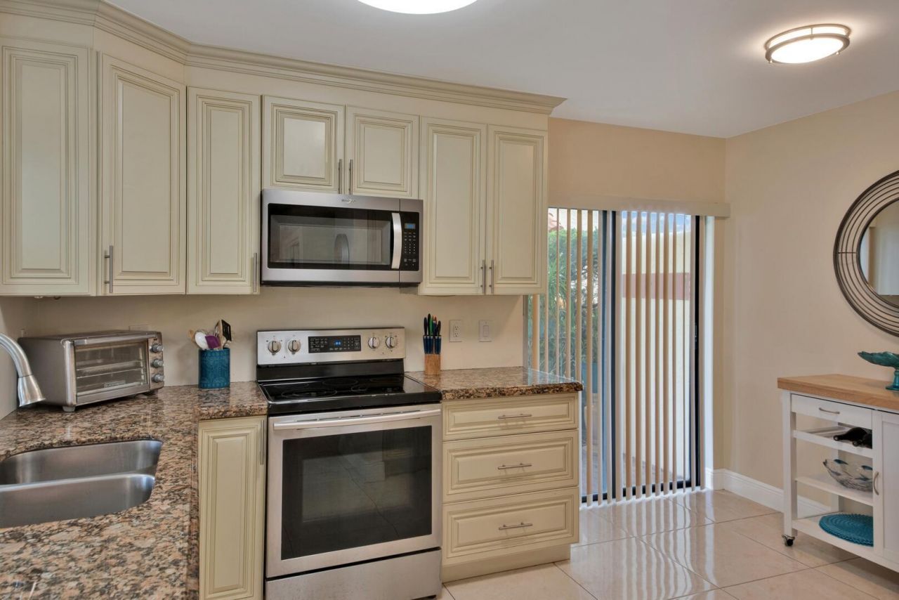 10223 N Circle Lake Drive, Unit 102, Boynton Beach, FL 33437 Photo