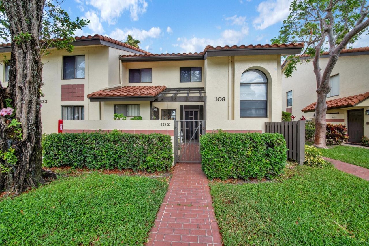 10223 N Circle Lake Drive, Unit 102, Boynton Beach, FL 33437 Photo