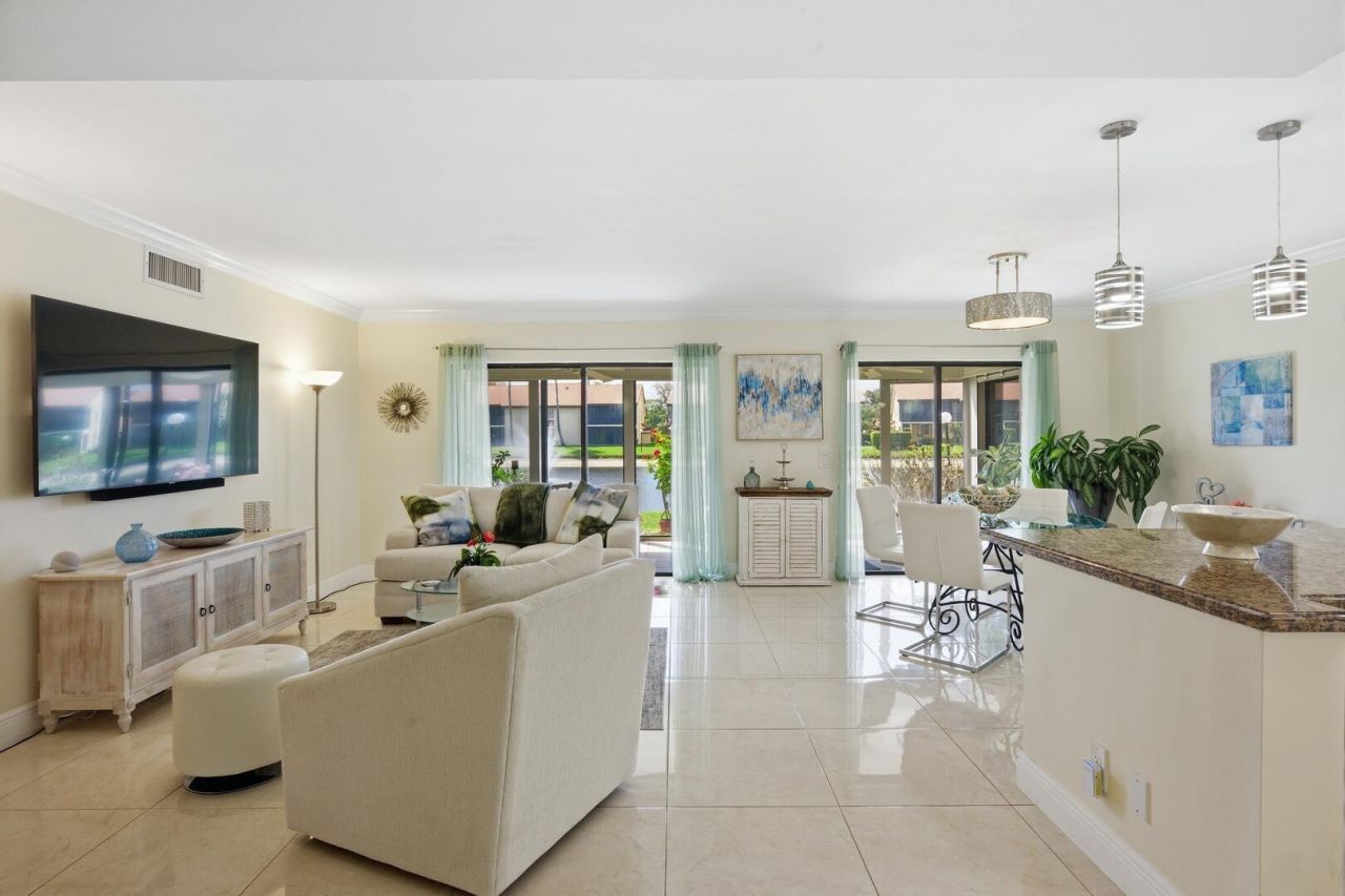 10223 N Circle Lake Drive, Unit 102, Boynton Beach, FL 33437 Photo