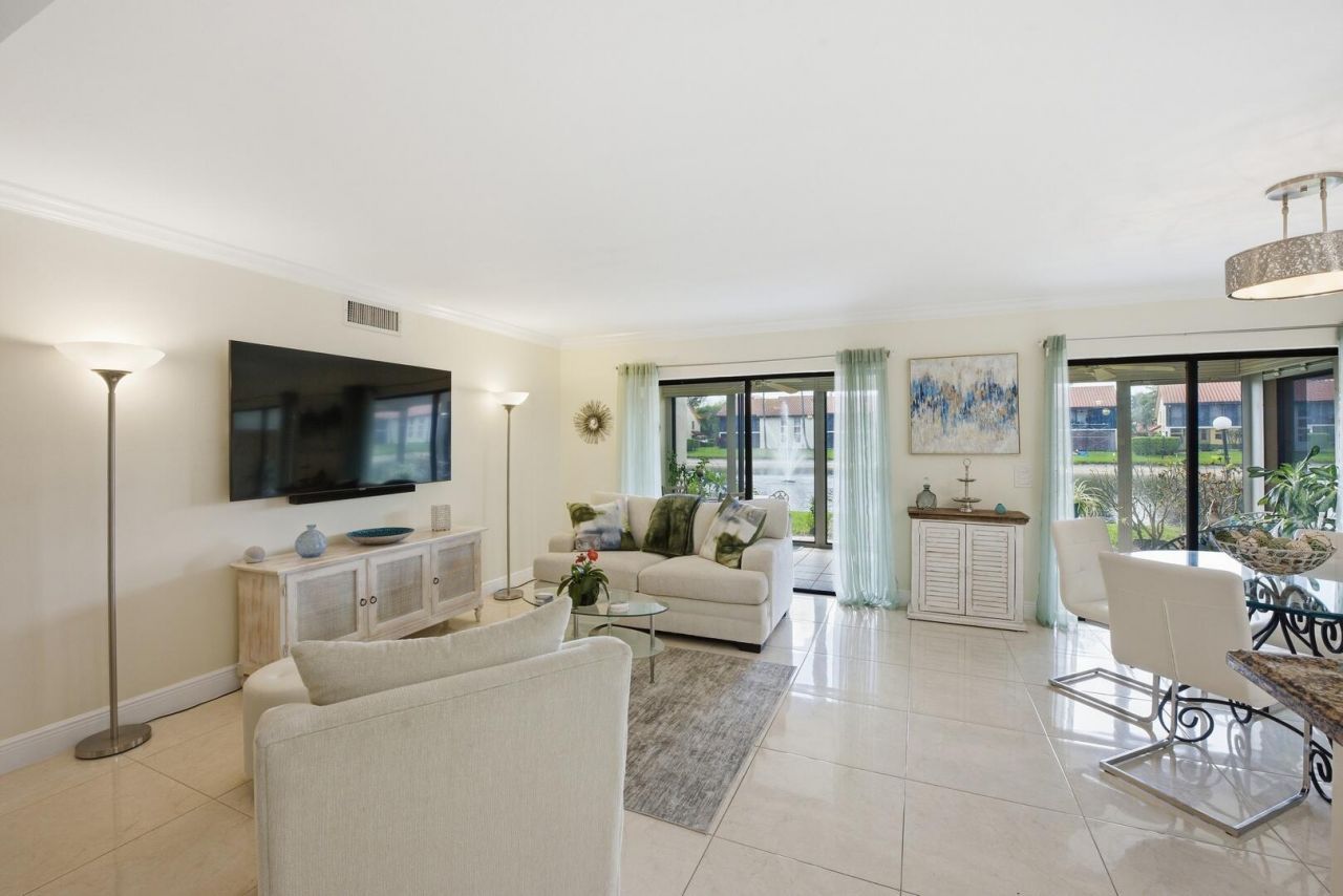 10223 N Circle Lake Drive, Unit 102, Boynton Beach, FL 33437 Photo