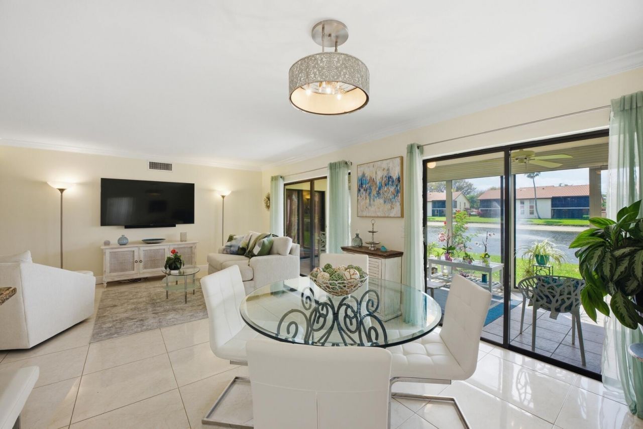 10223 N Circle Lake Drive, Unit 102, Boynton Beach, FL 33437 Photo