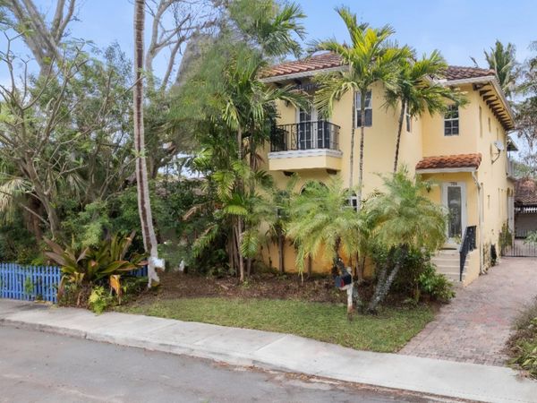 218 N Palmway, Lake Worth Beach, FL 33460