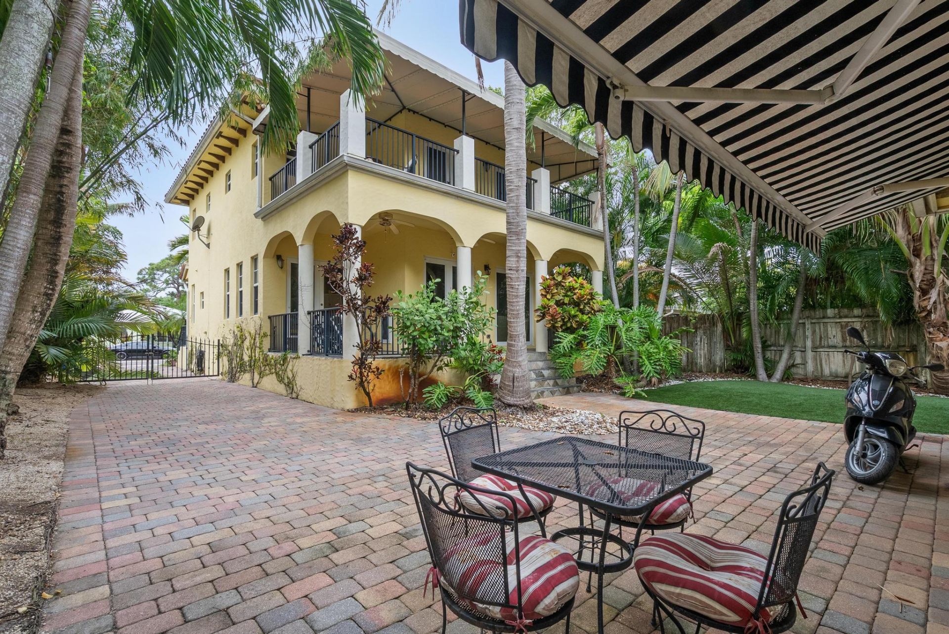 218 N Palmway, Lake Worth Beach, FL 33460 Photo