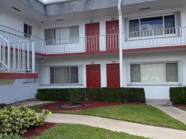 3320 Lake Osborne Drive, Unit 107, Lake Worth Beach, FL 33461