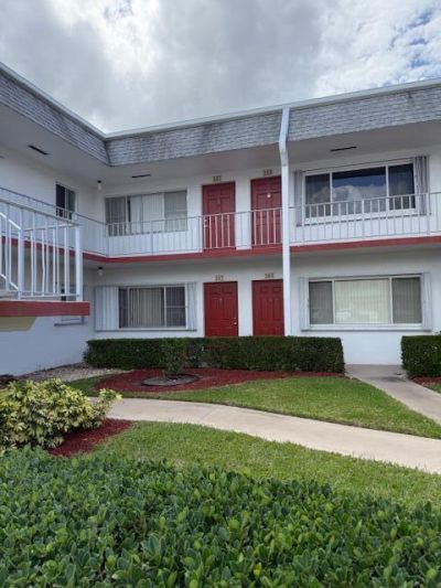 3320 Lake Osborne Drive, Unit 107, Lake Worth Beach, FL 33461 Photo