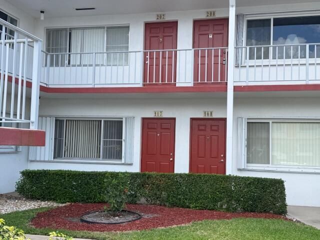 3320 Lake Osborne Drive, Unit 107, Lake Worth Beach, FL 33461 Photo