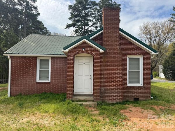 3325 Statesville Boulevard , Salisbury, NC 28147