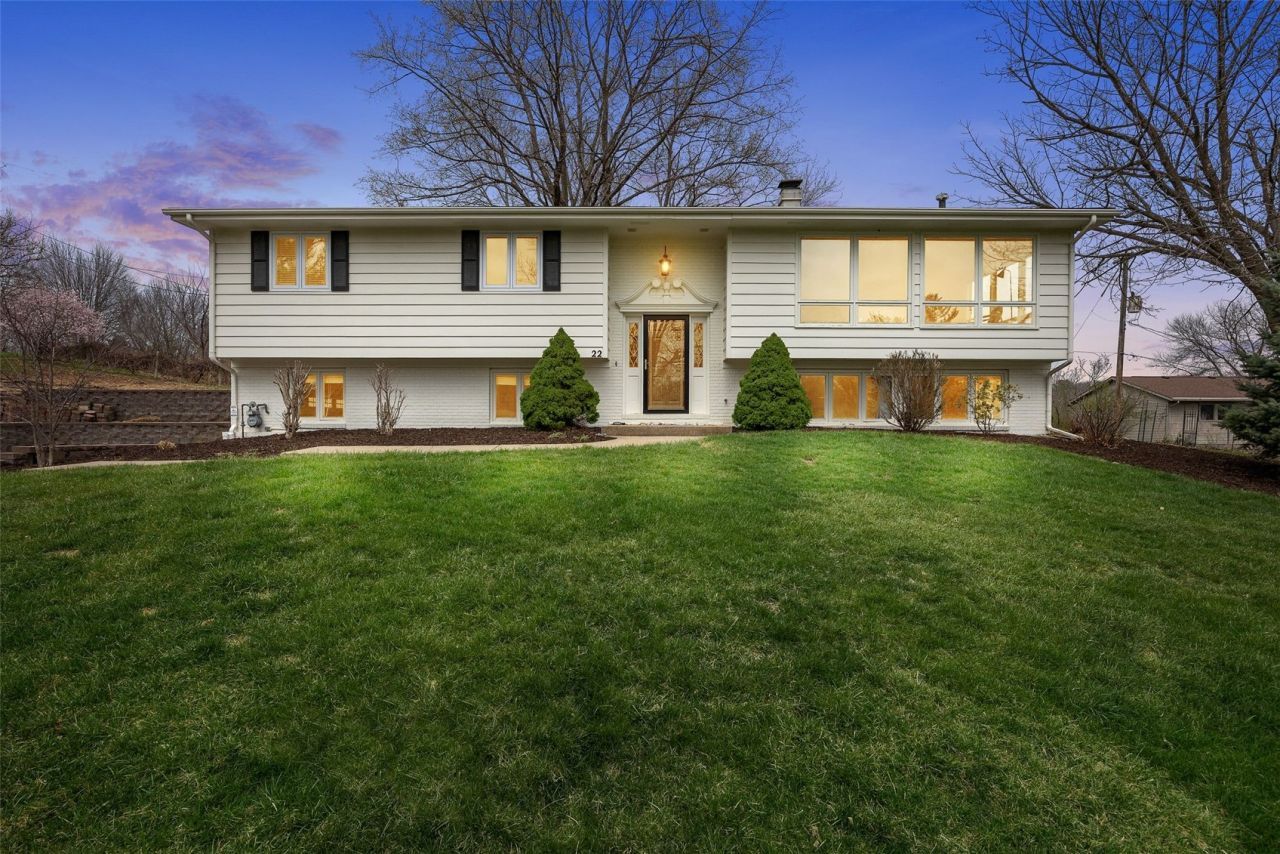 22 Fairview Knoll Ne, Iowa City, IA 52240 Main Photo