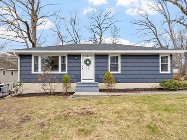 5 Ronald Ln, Shrewsbury, MA 01545