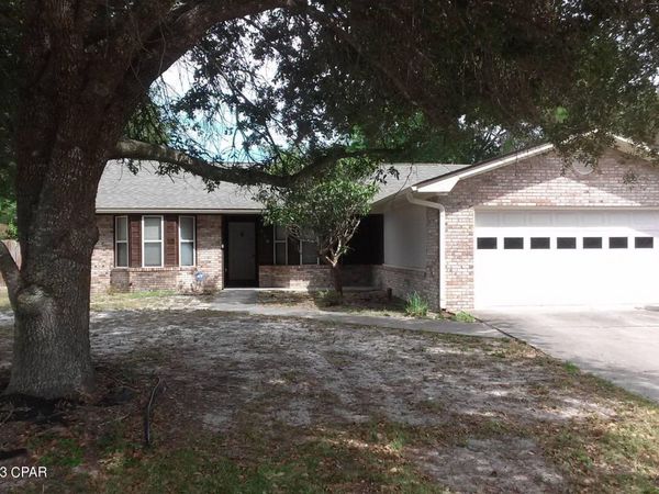 230 Collinfurst Square , Panama City, FL 32404