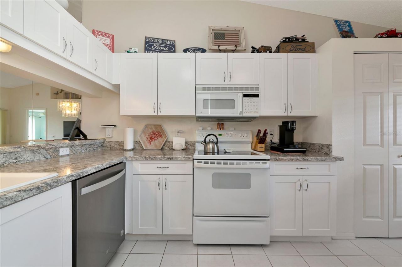 4206 Caddie Drive E, Unit 201, Bradenton, FL 34203 Photo