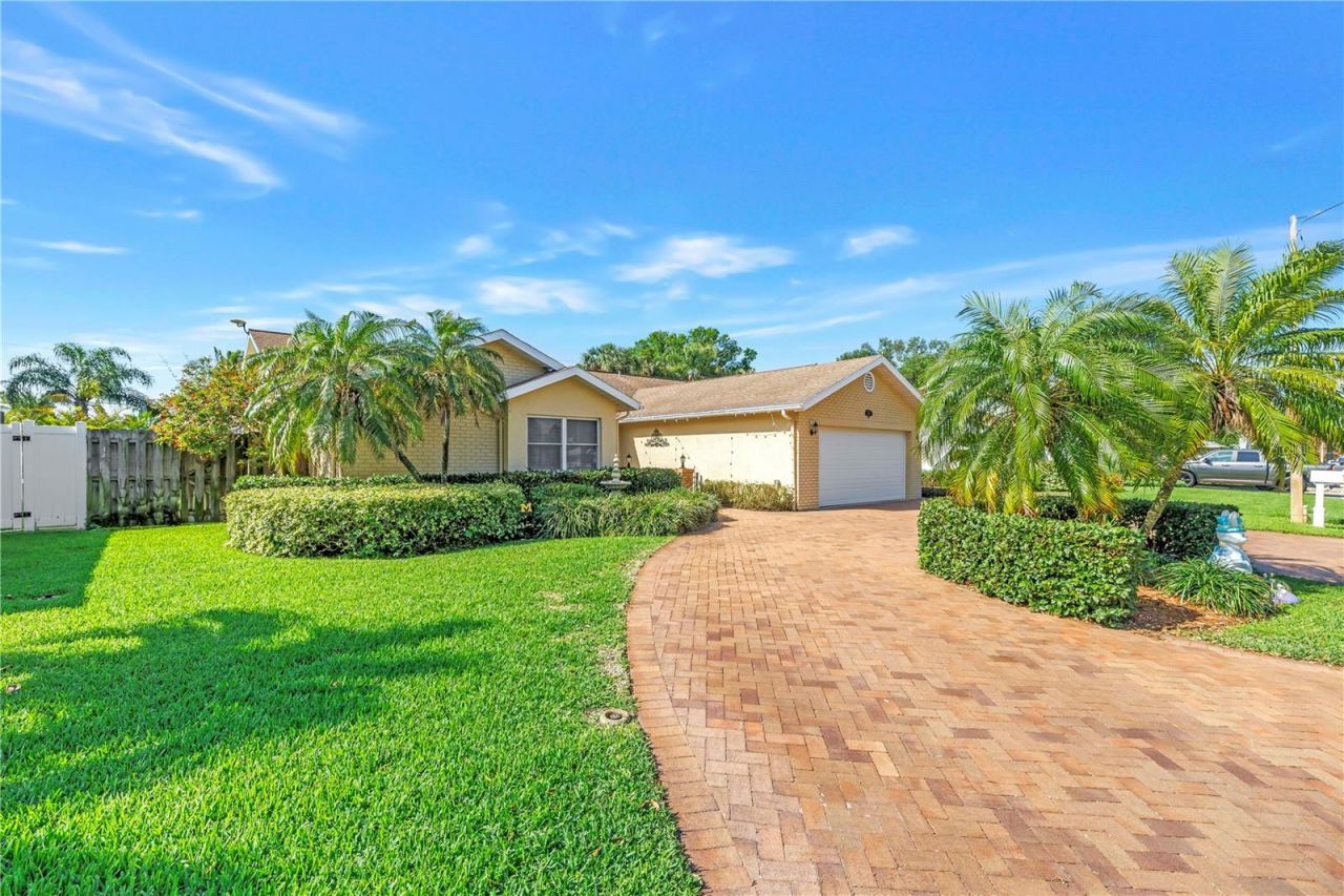 1770 Glen Lakes Boulevard N, Saint Petersburg, FL 33702 Photo