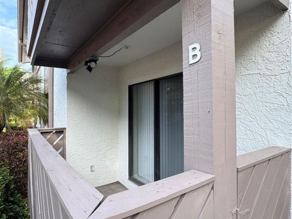 511 LONGFELLOW COURT , Unit B, SAFETY HARBOR, FL 34695