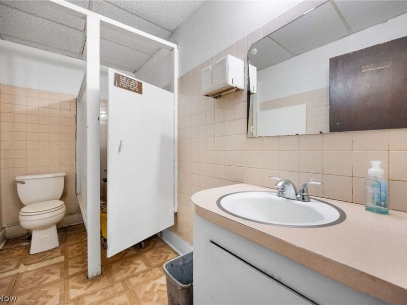 17705 Euclid Avenue, Cleveland, OH 44112 Photo 39