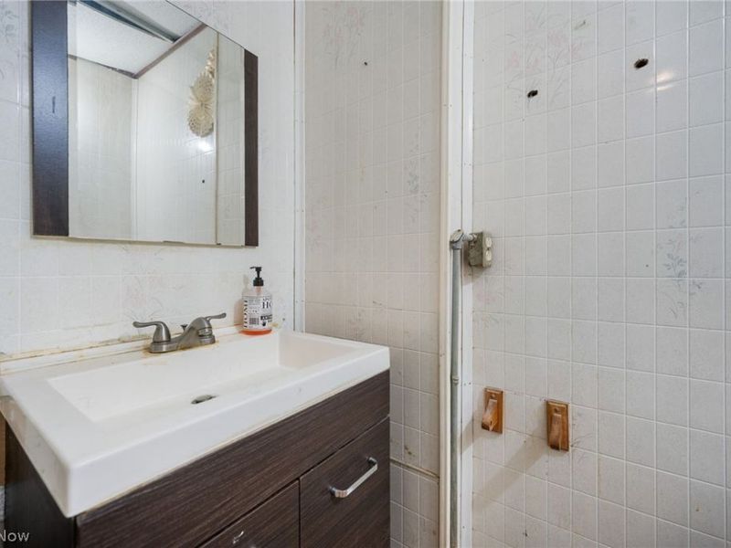 17705 Euclid Avenue, Cleveland, OH 44112 Photo 40