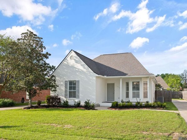 18482 Lake Iris Ave, Baton Rouge, LA 70817