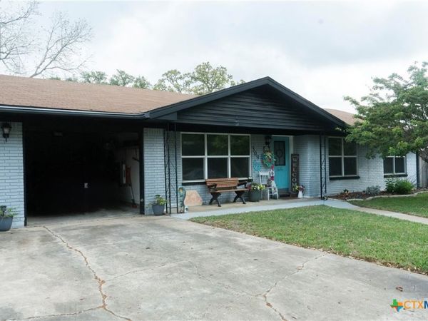 309 Hessler Drive , Hallettsville, TX 77964