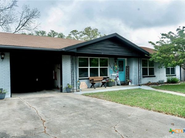 309 Hessler Drive, Hallettsville, TX 77964
