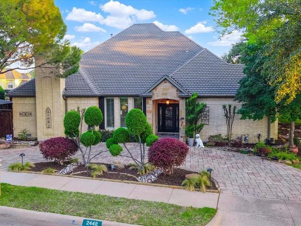 2448 Clearspring Drive N, Irving, TX 75063