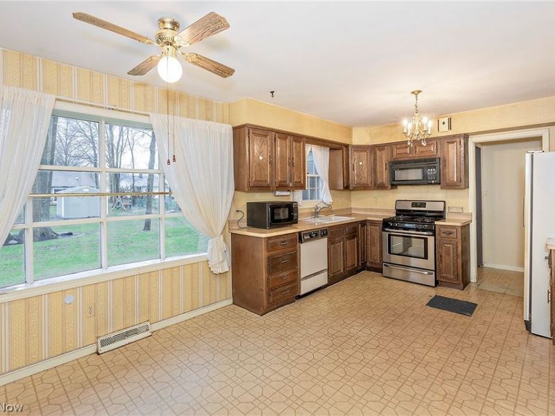 692 Davidson Drive , Highland Heights, OH 44143 Photo 13