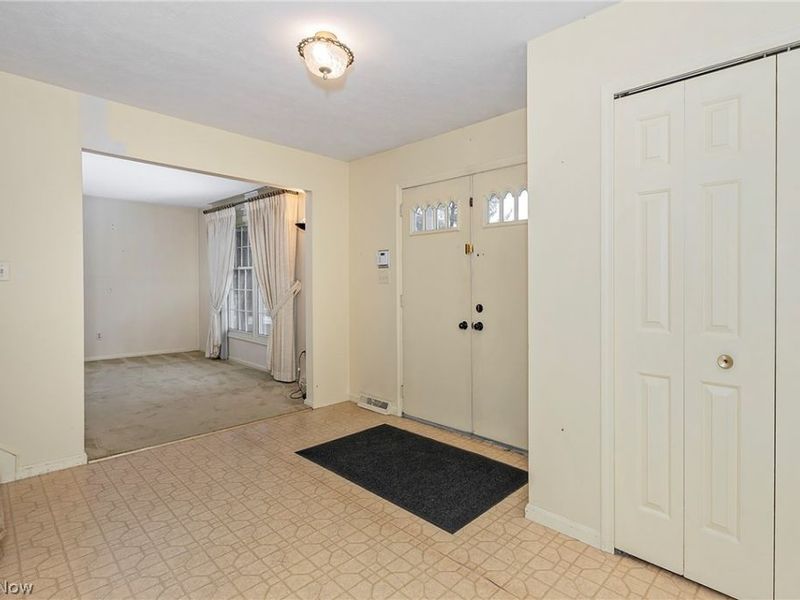 692 Davidson Drive , Highland Heights, OH 44143 Photo 3