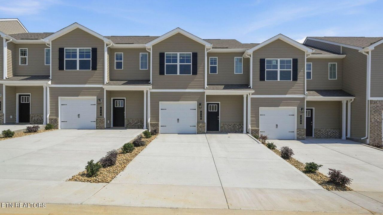 210 Jace Way, Kodak, TN 37764 Main Photo