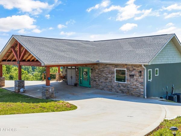 9828 Kodak Rd, Kodak, TN 37764