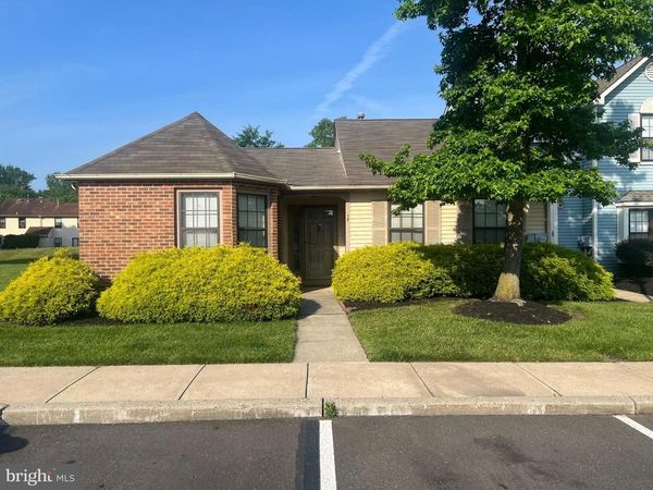 17 BANBURY COURT, ROBBINSVILLE, NJ 08691