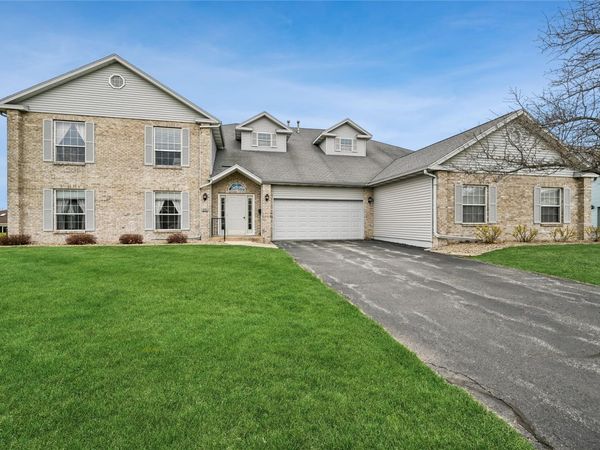 3225 Willowridge, Unit D, Marion, IA 52302