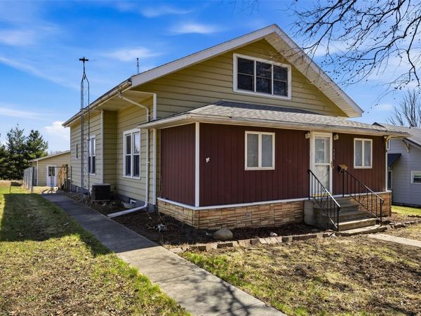 406 4th St , Deep River, IA 52222