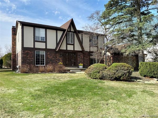 6132 Ledgeway Drive, West Bloomfield Twp, MI 48322