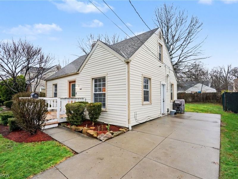 834 Sarcee Avenue , Akron, OH 44305 Photo 4